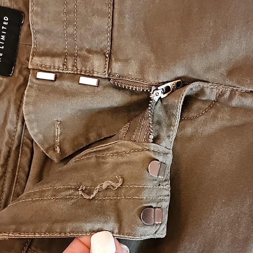 The Limited Khaki Pants Wide Leg, Olive Green, Size 4 - Picture 9 of 13
